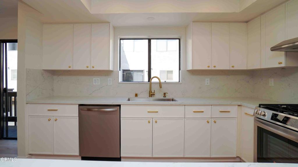 MLS #V1-33496 image #9