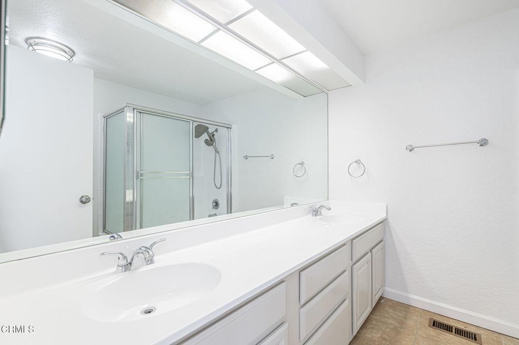 MLS #V1-33500 image #24