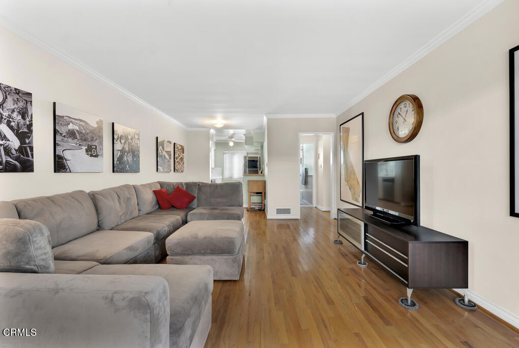 MLS #V1-33527 image #10