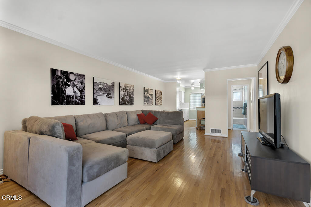 MLS #V1-33527 image #9