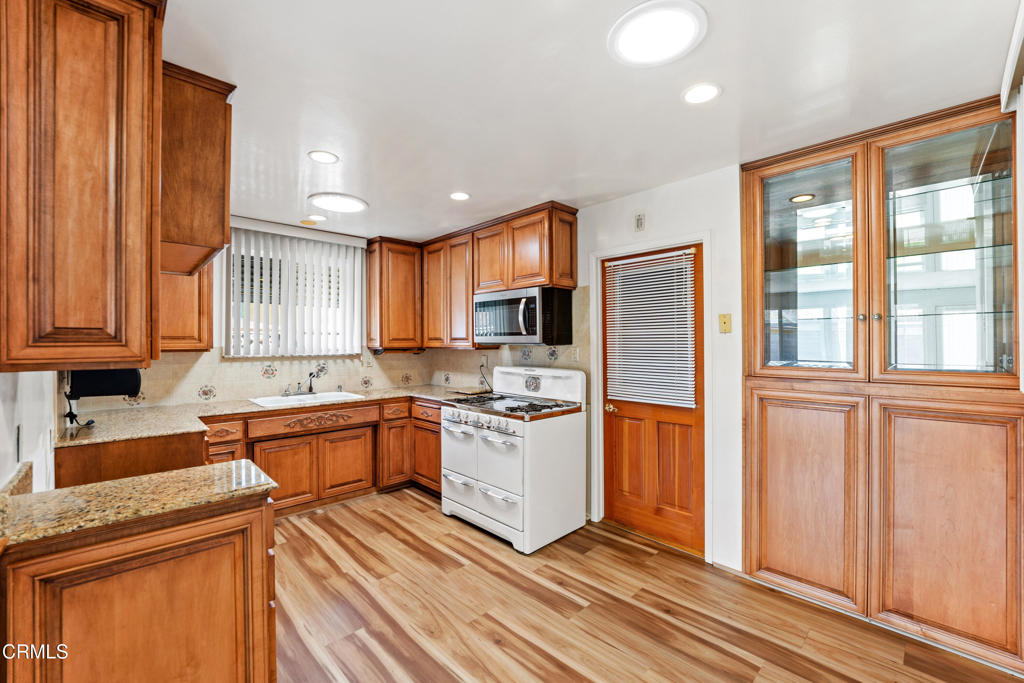 MLS #V1-33544 image #9