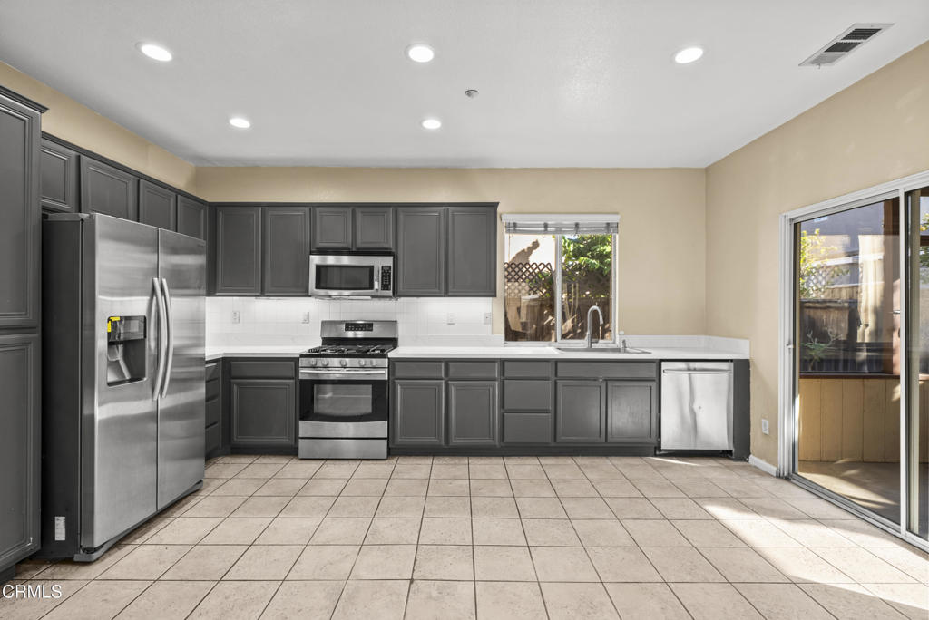 MLS #V1-33559 image #9