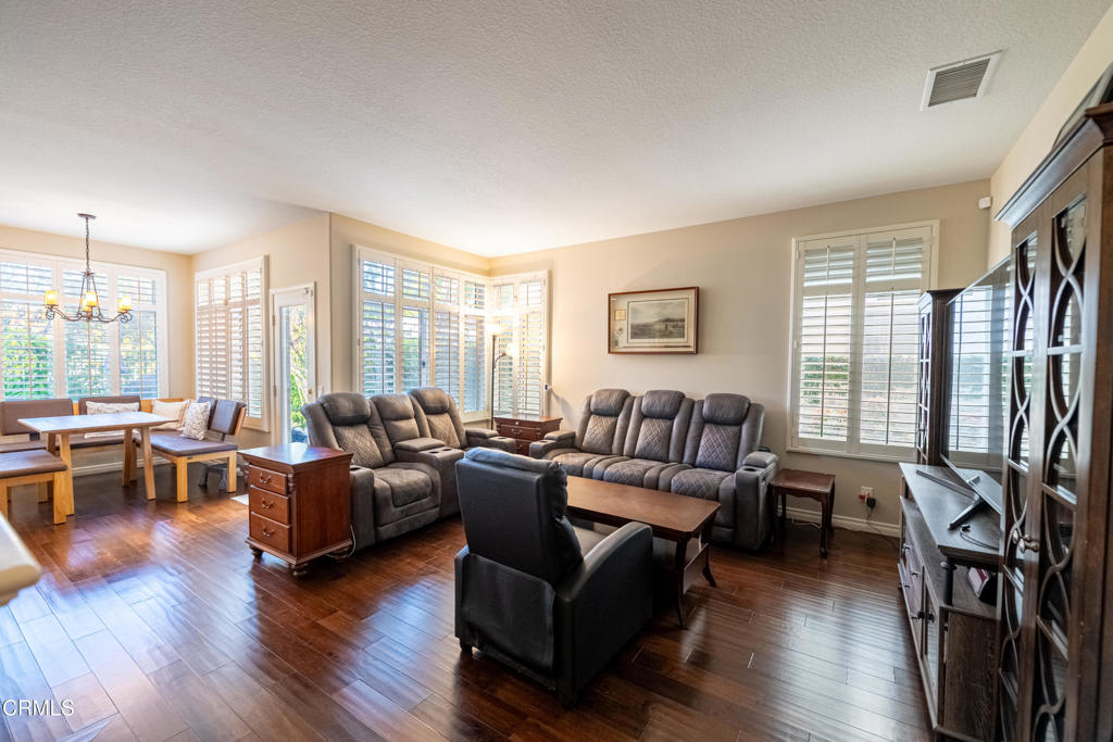 MLS #V1-33566 image #6