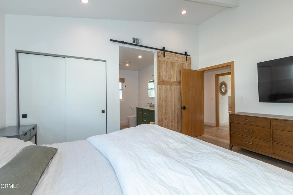 MLS #V1-33570 image #22