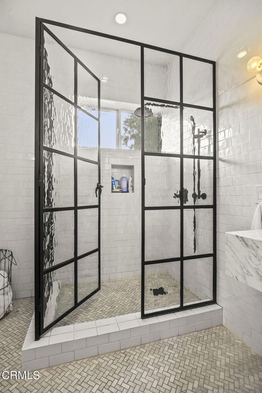 MLS #V1-33571 image #21