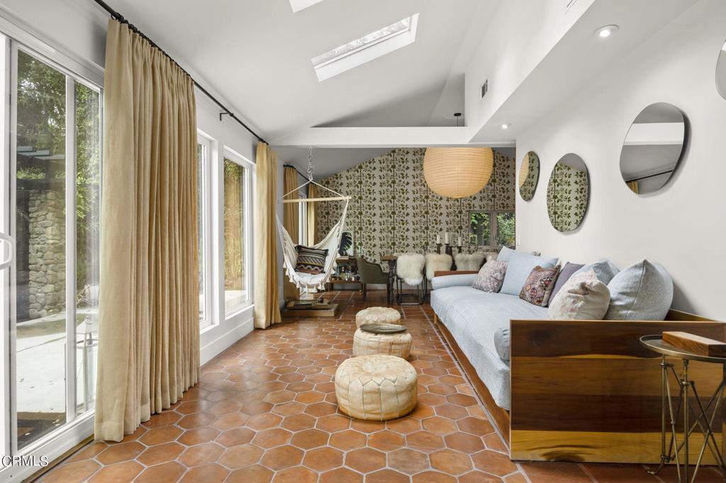 MLS #V1-33571 image #7