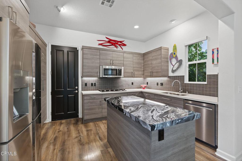 MLS #V1-33581 image #15