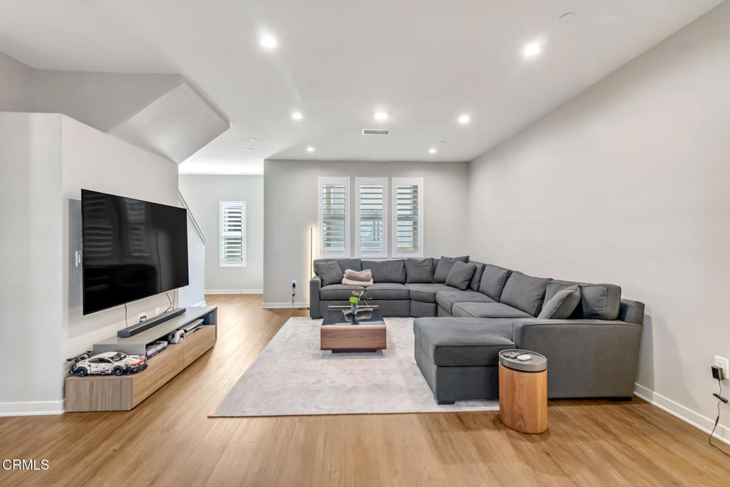 MLS #V1-33585 image #15