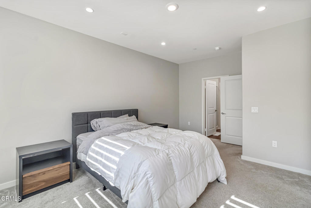 MLS #V1-33585 image #25