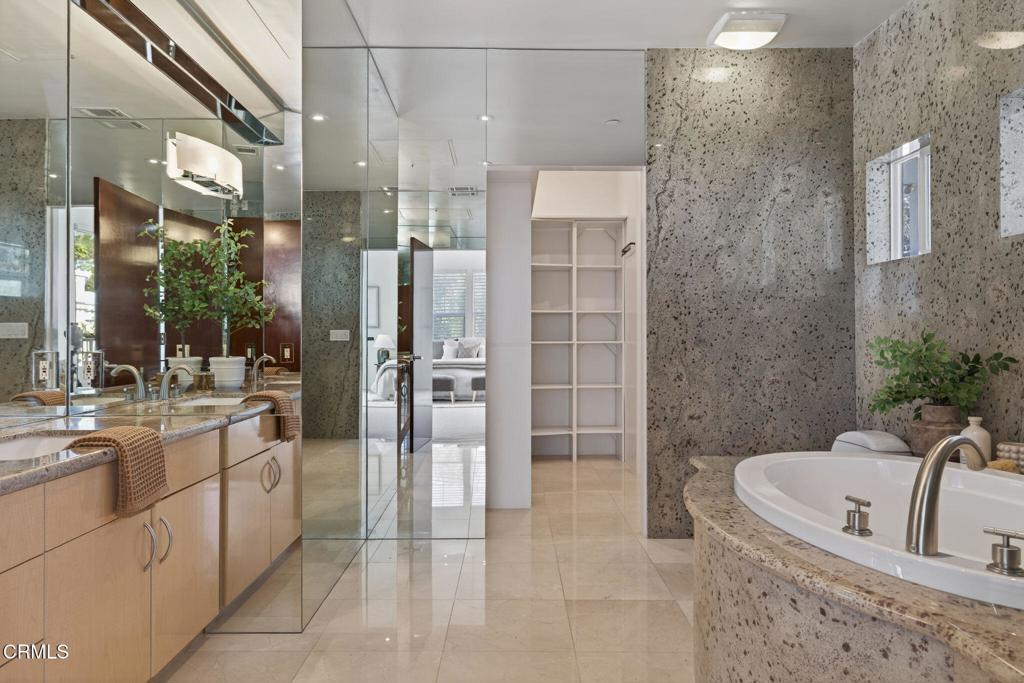 MLS #V1-33588 image #29