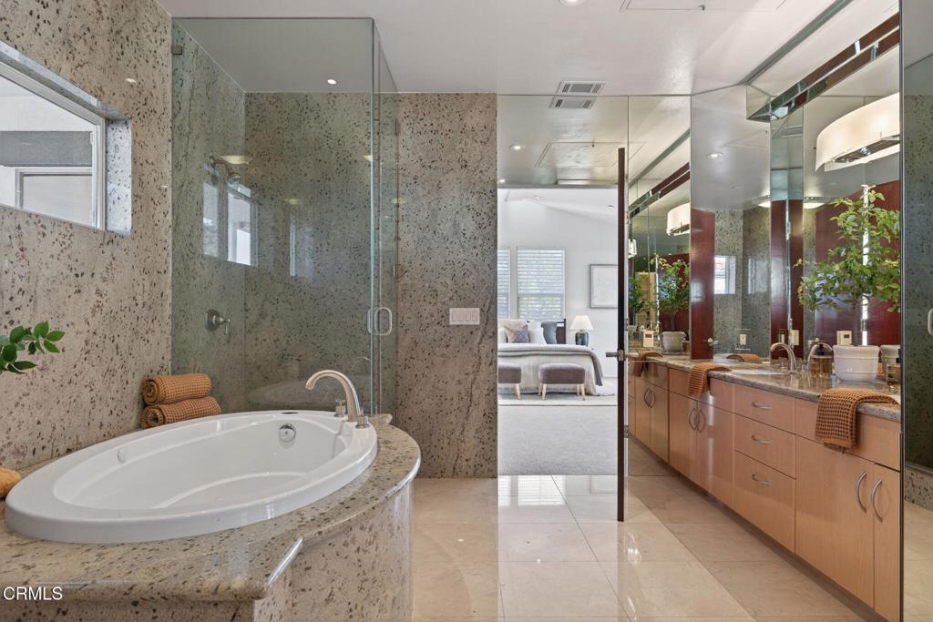 MLS #V1-33588 image #30