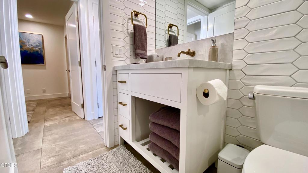 MLS #V1-33590 image #32