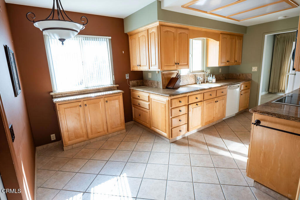 MLS #V1-33603 image #18