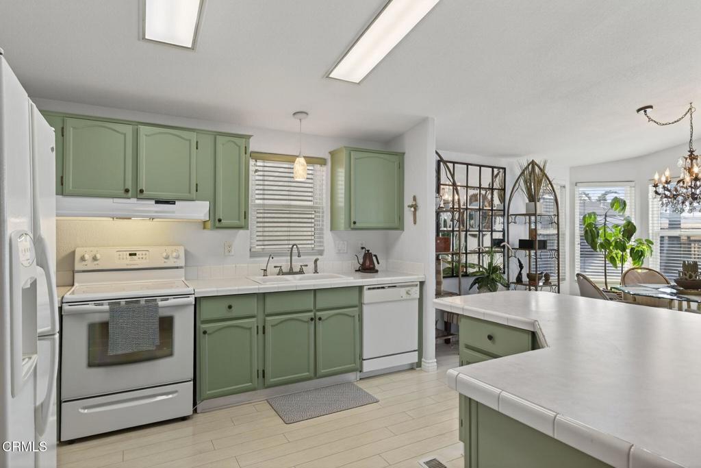 MLS #V1-33605 image #14