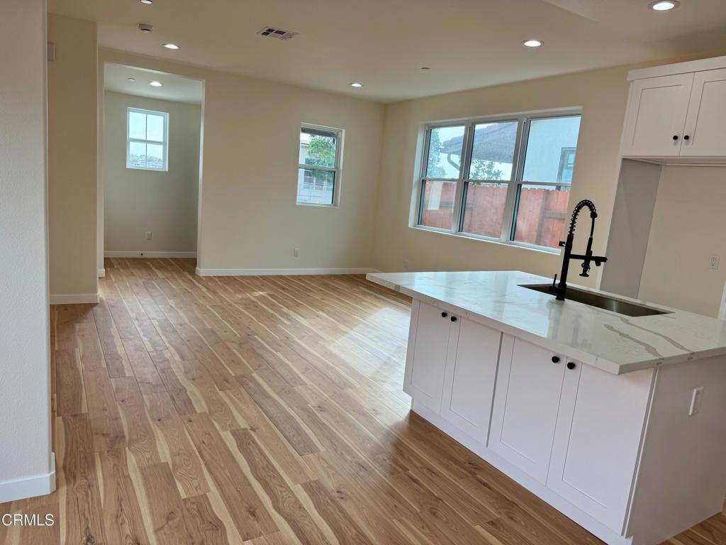 MLS #V1-33610 image #6