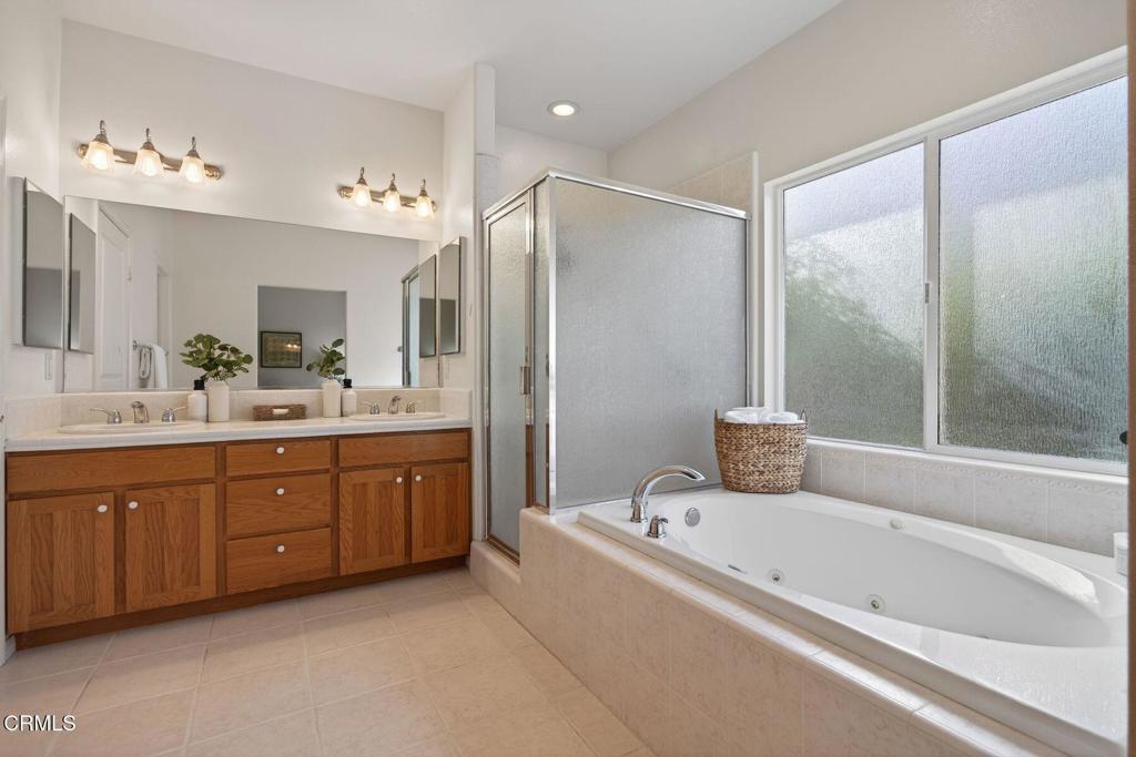 MLS #V1-33618 image #26