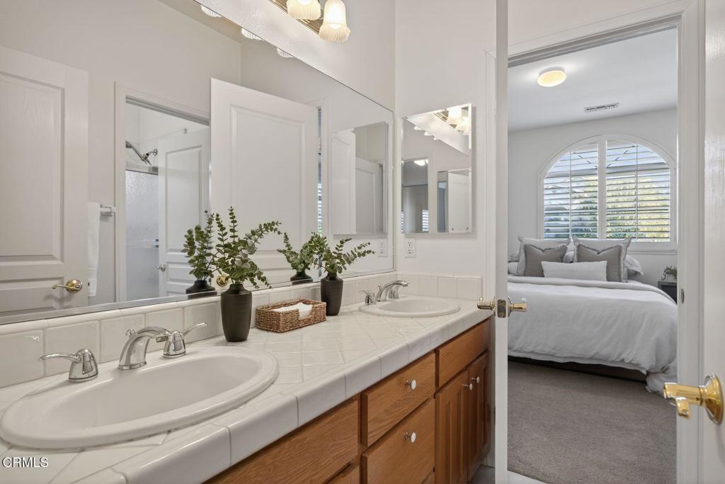 MLS #V1-33618 image #31