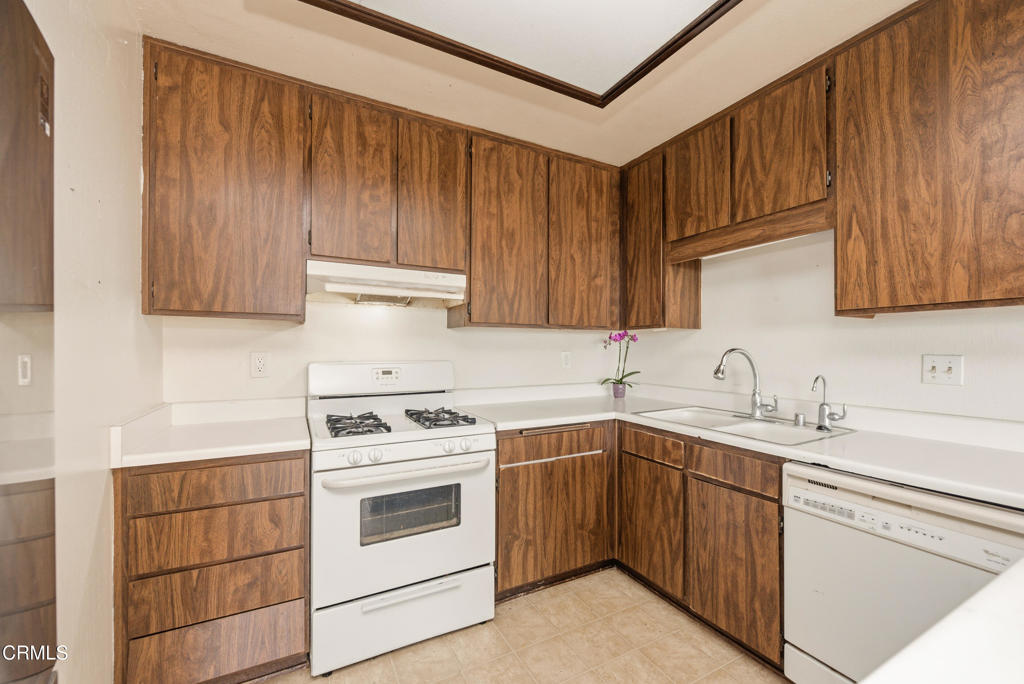 MLS #V1-33620 image #11