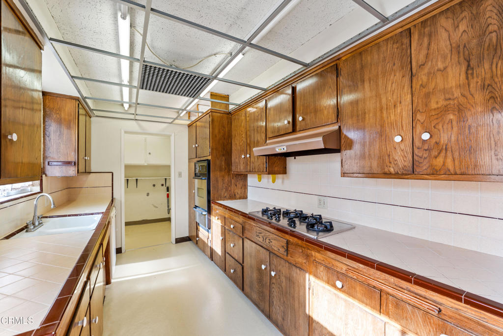 MLS #V1-33632 image #10