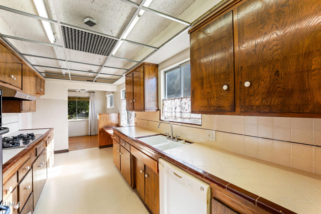 MLS #V1-33632 image #12