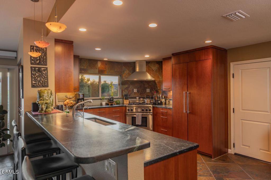 MLS #V1-33634 image #5