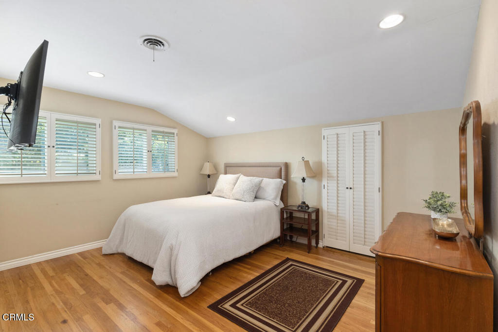 MLS #V1-33641 image #11