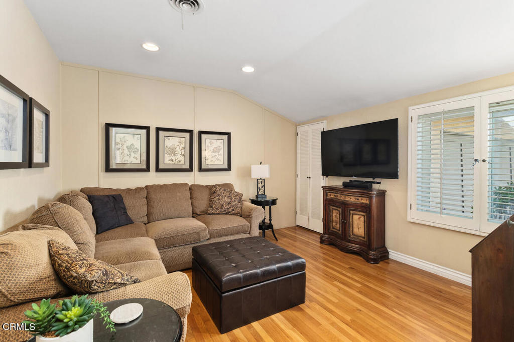 MLS #V1-33641 image #8