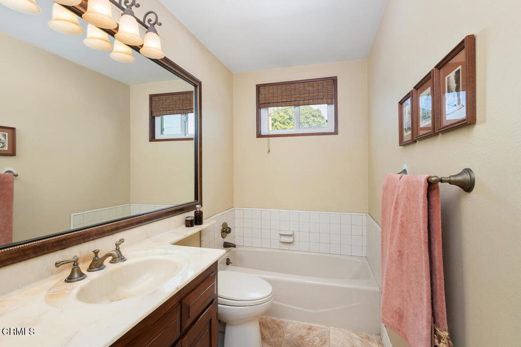 MLS #V1-33641 image #9