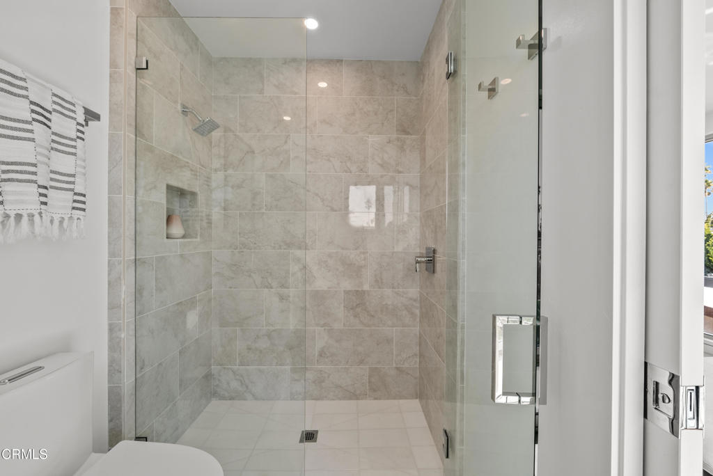 MLS #V1-33657 image #48