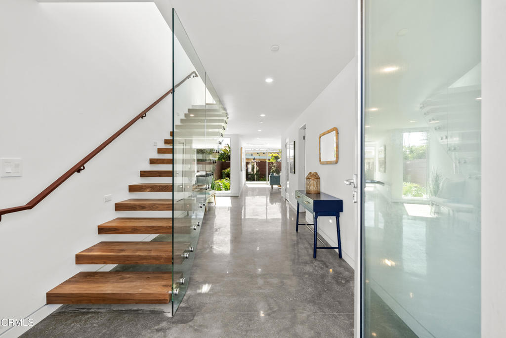 MLS #V1-33657 image #5