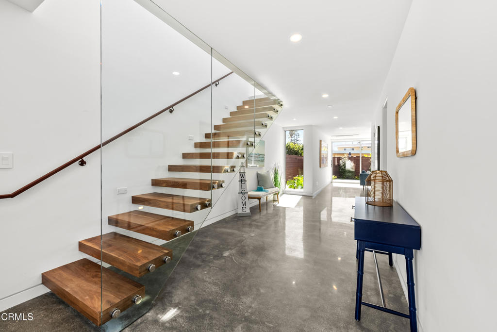 MLS #V1-33657 image #6