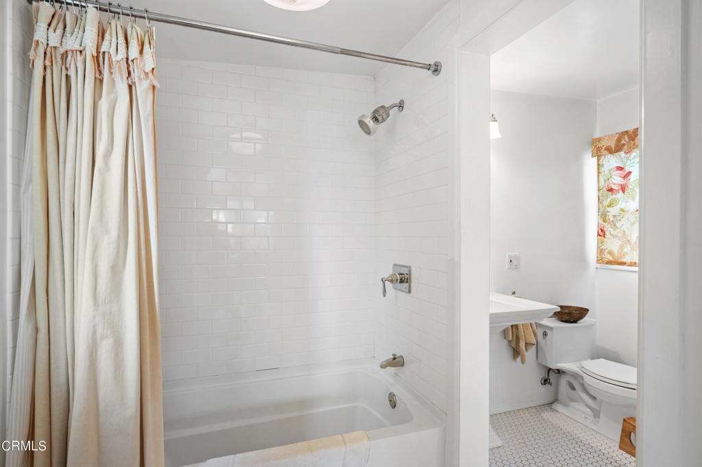 MLS #V1-33658 image #15