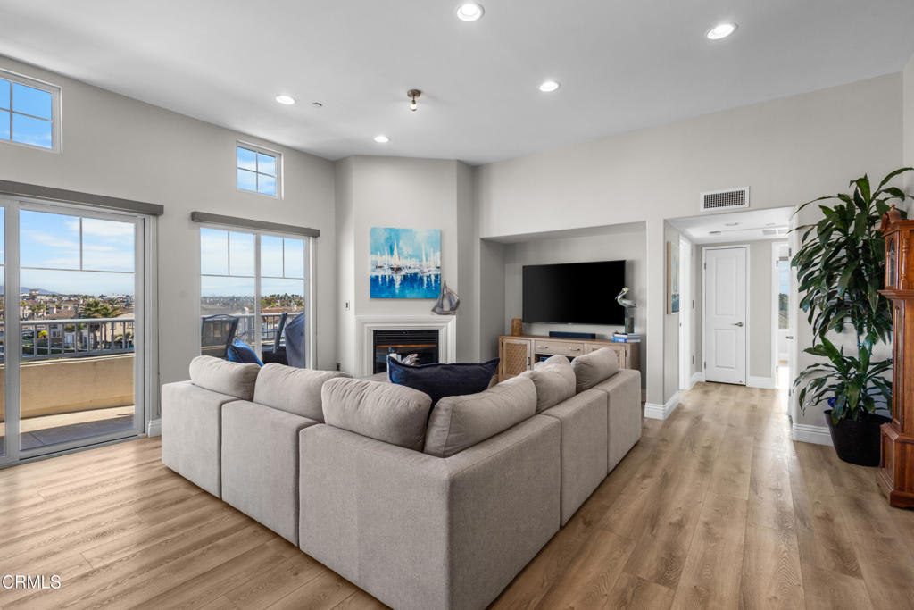 MLS #V1-33701 image #6