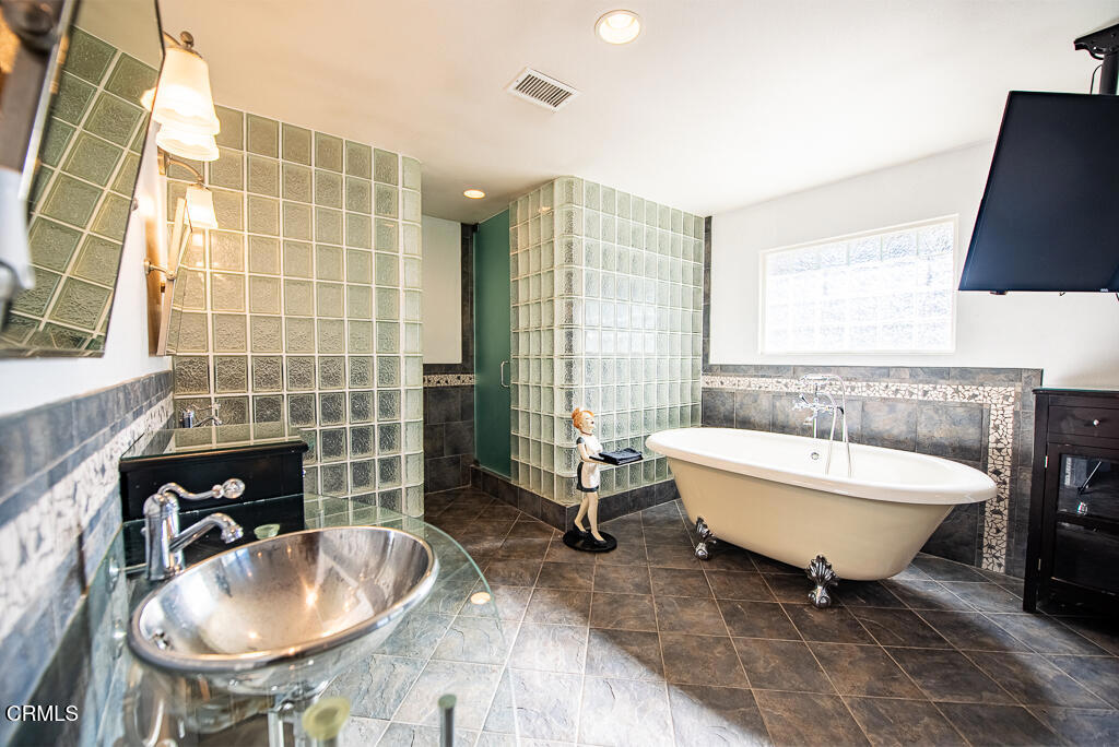 MLS #V1-33707 image #20