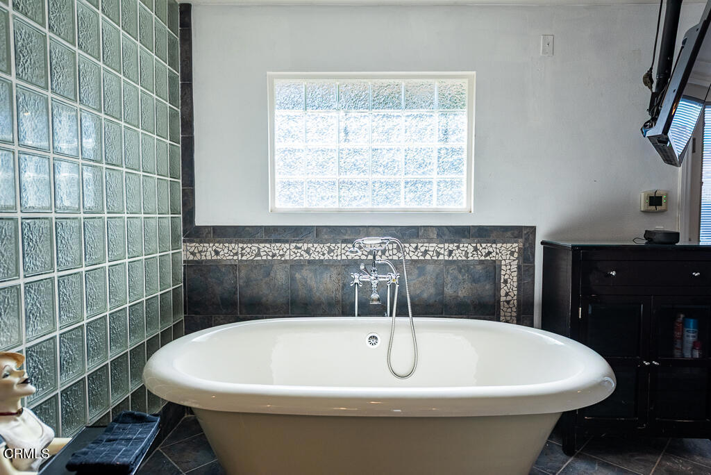 MLS #V1-33707 image #21