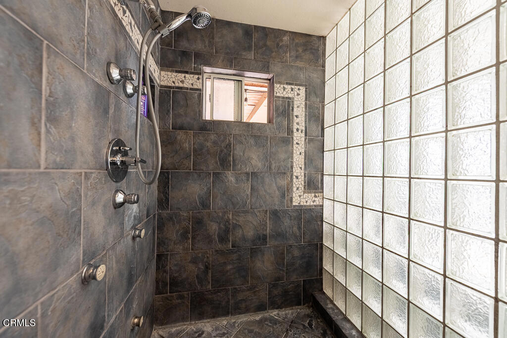 MLS #V1-33707 image #22