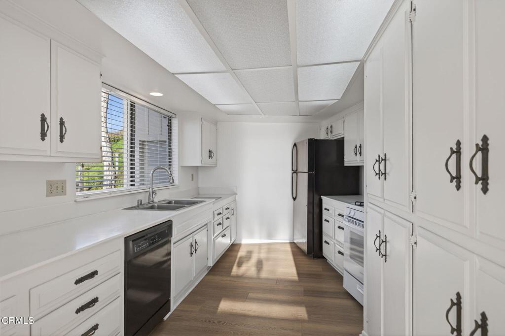 MLS #V1-33716 image #32