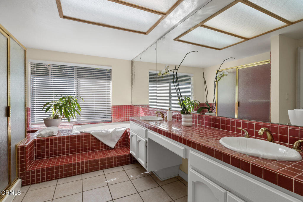 MLS #V1-33726 image #22