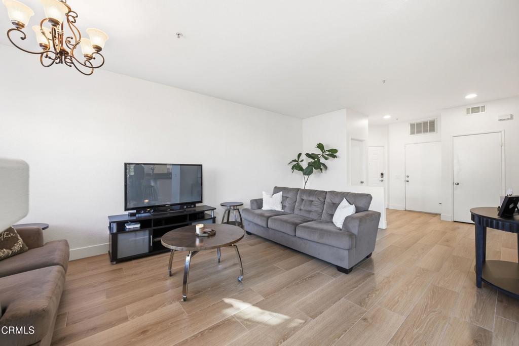 MLS #V1-33748 image #6