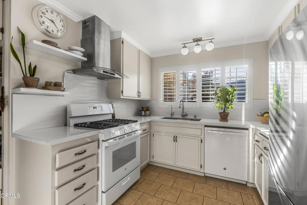 MLS #V1-33877 image #9