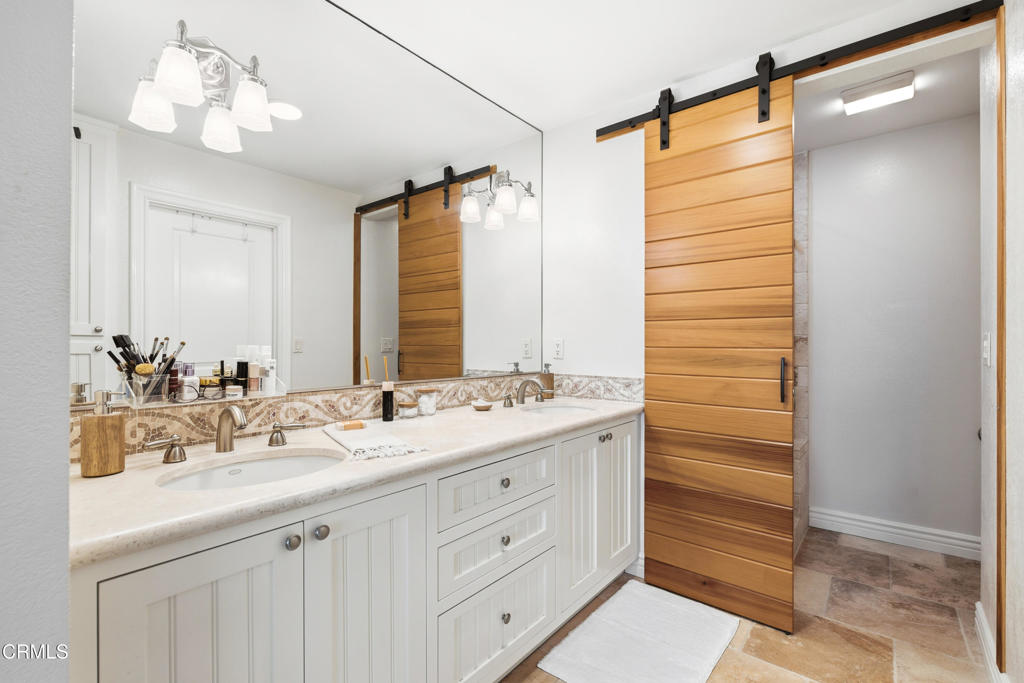 MLS #V1-33884 image #24