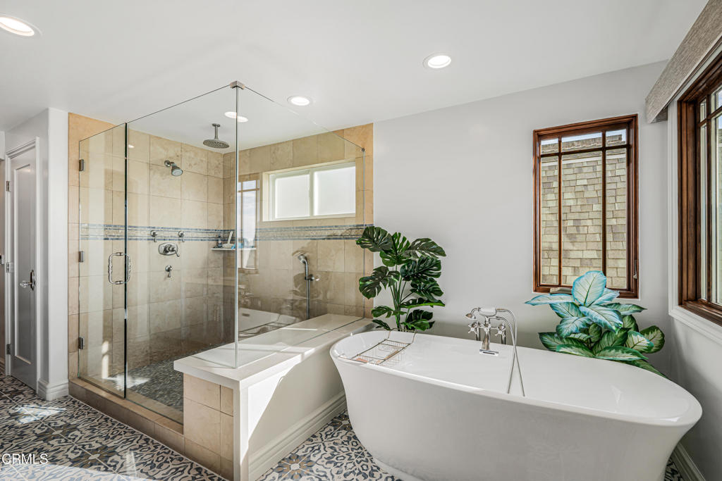 MLS #V1-34260 image #28