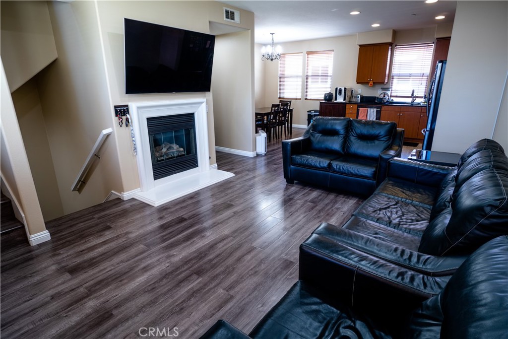 MLS #WS25093735 image #3