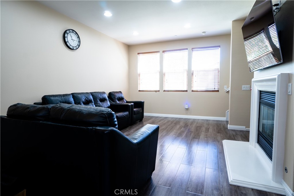 MLS #WS25093735 image #4