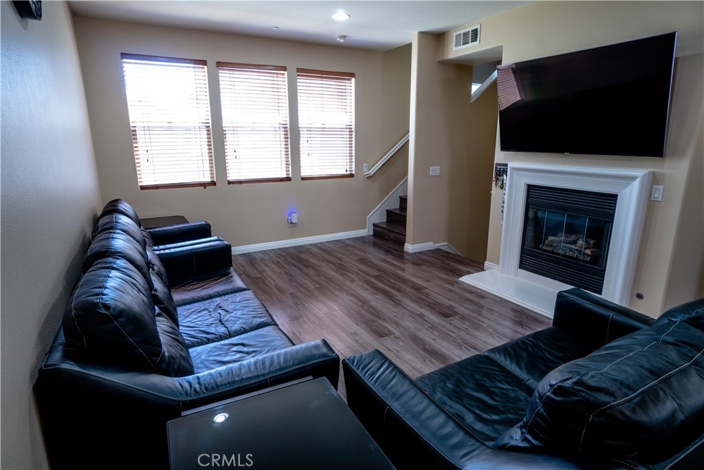 MLS #WS25093735 image #5