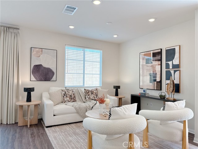 MLS #WS25094860 image #1