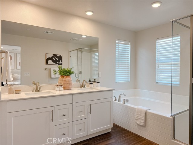 MLS #WS25094860 image #12