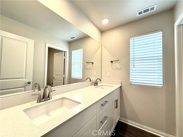 MLS #WS25094860 image #13