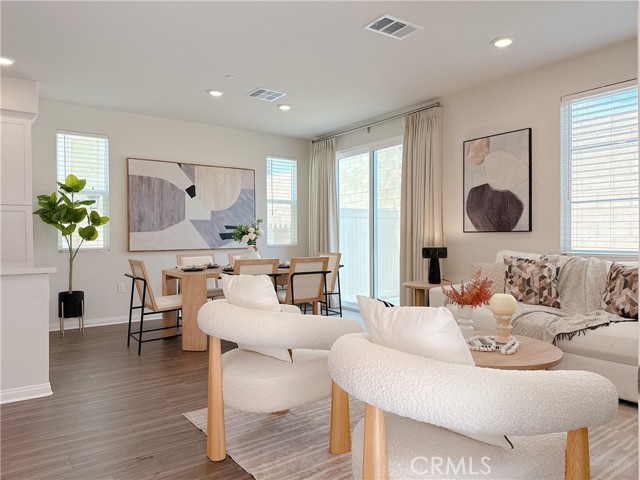 MLS #WS25094860 image #2