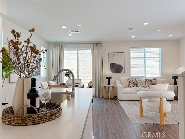 MLS #WS25094860 image #6